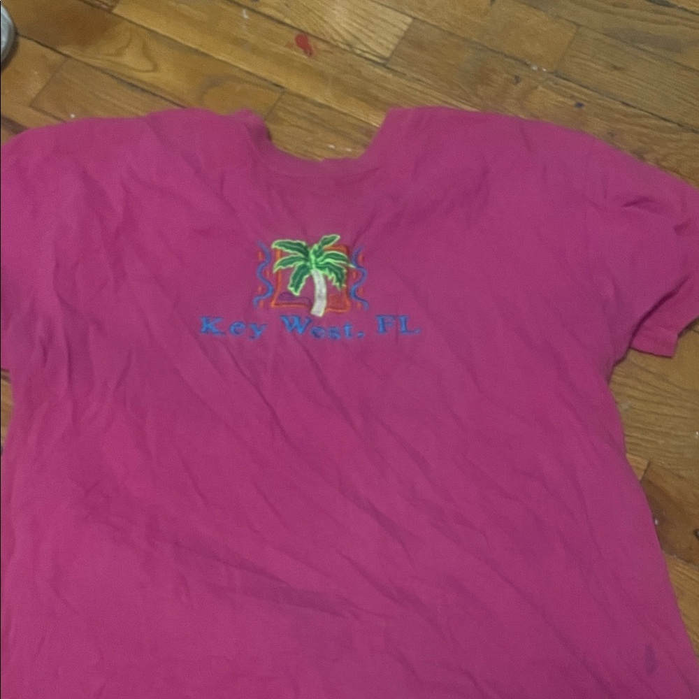 Gildan Pink T-Shirt with Palm Tree Design